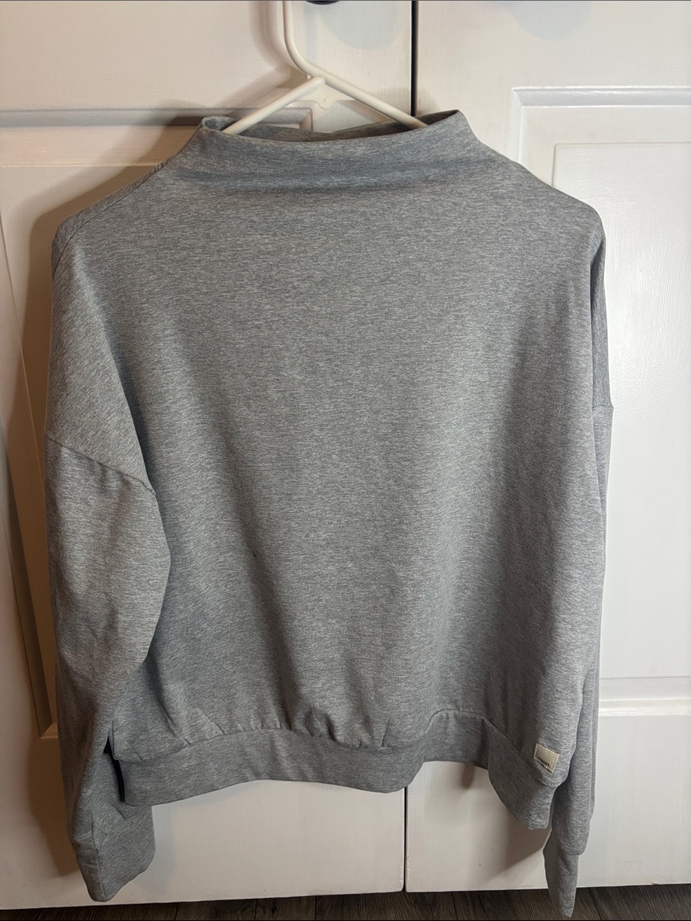 Vuori Heather Gray Mock Neck Long Sleeve Pullover Sweatshirt